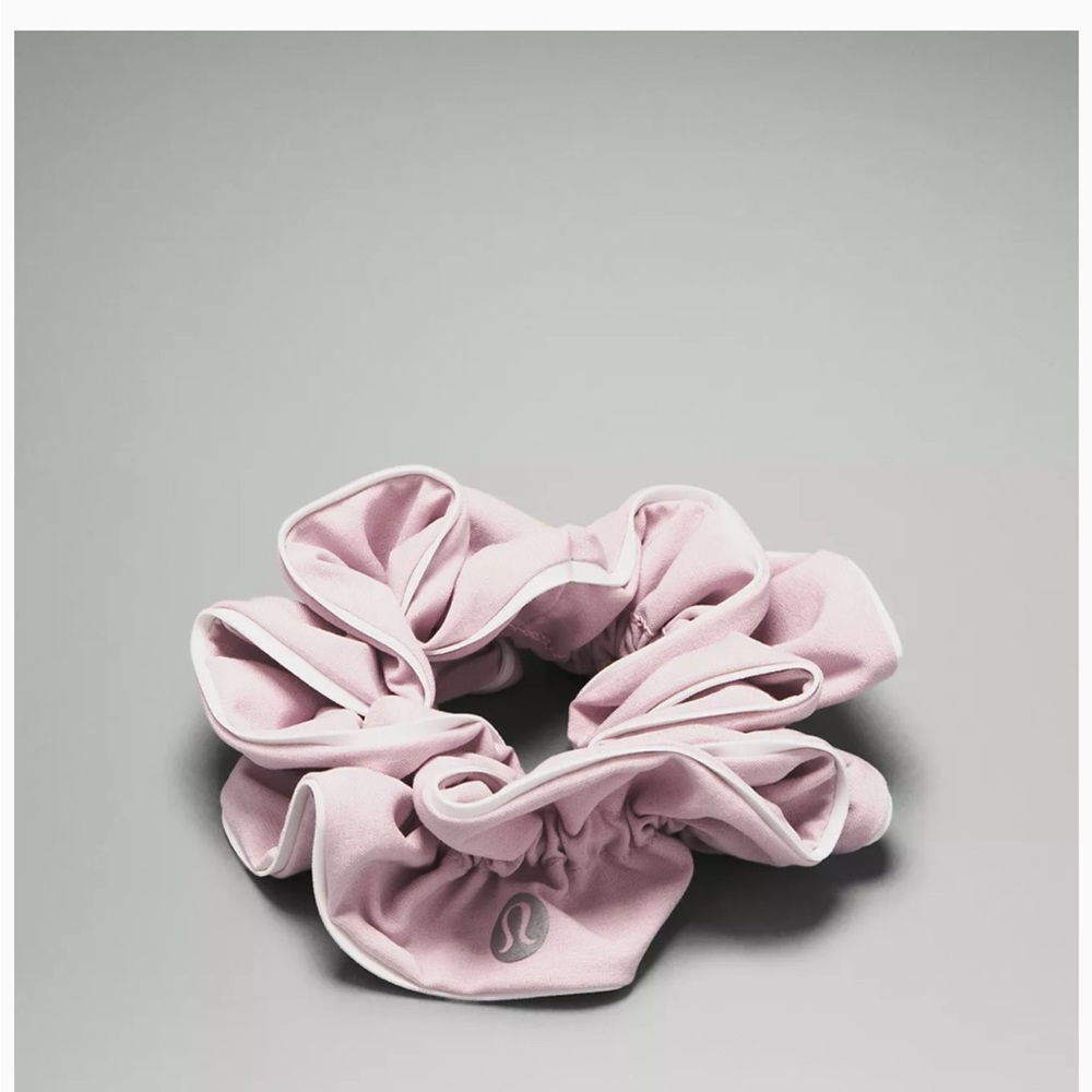 3 Lululemon Reflective Scrunchie 5 star ⭐️